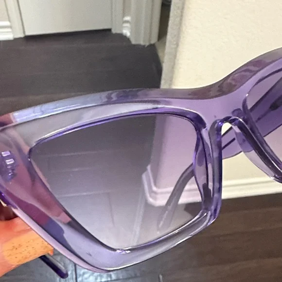 Quay Sunglasses On the Radio Purple Transparent Cat-Eye - Picture 11 of 11